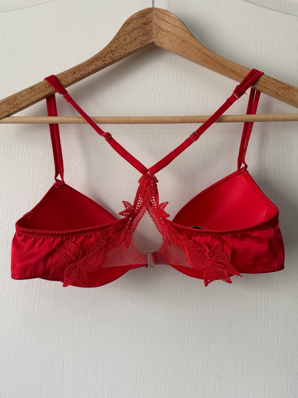 LIVY French Silk and Lace Cherry Red Racerback Push Up Bra, US 32B / France 85B